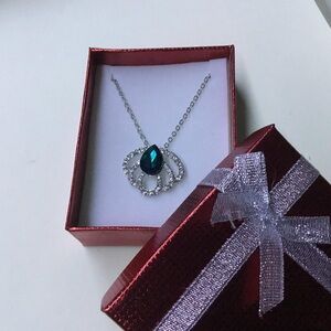 Elegant Silver and Royal Green Teardrop Crown Pendant Necklace